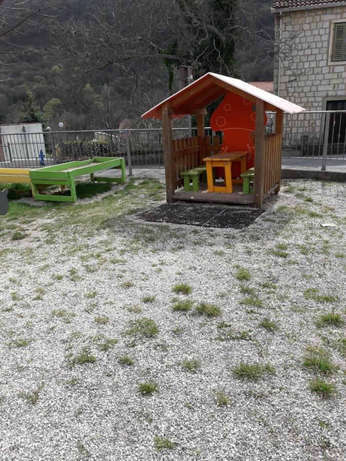 Kuca Za Odmor Varos Villa Vrlika Eksteriør bilde