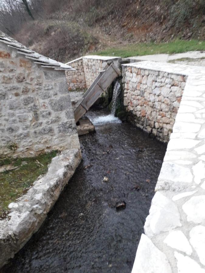 Kuca Za Odmor Varos Villa Vrlika Eksteriør bilde