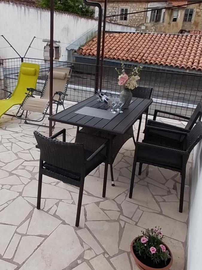 Kuca Za Odmor Varos Villa Vrlika Eksteriør bilde